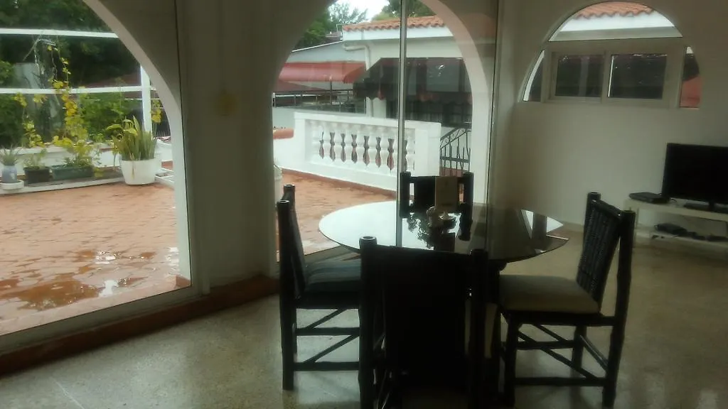 Casa Madrigal Hotel Santo Domingo